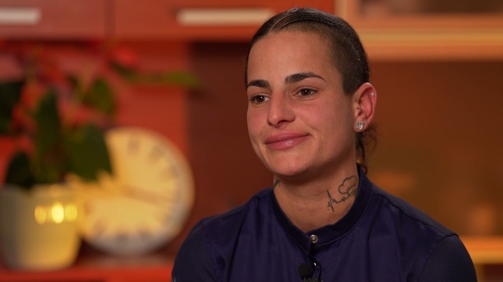 Bez servítky, Denisa